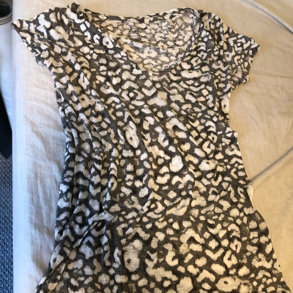 American Eagle leopard print tee